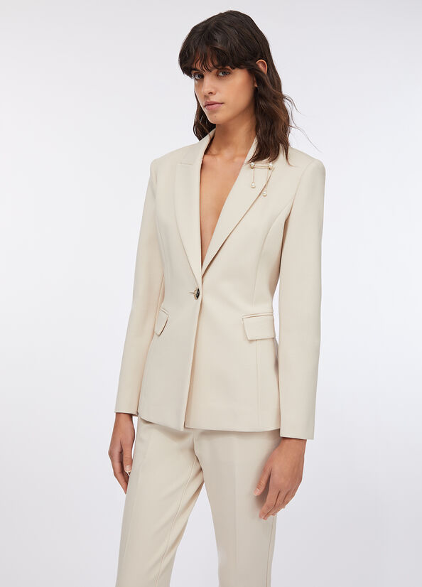 Blazer con spilla gioiello